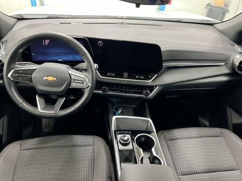 Used 2026 Chevrolet Equinox LT AWD/4WD image 5