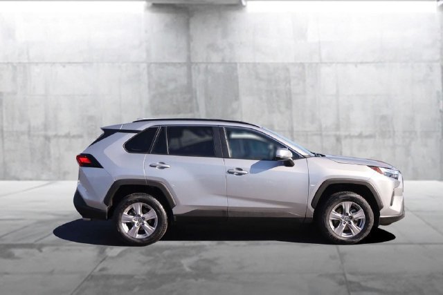 Used 2025 Toyota RAV4 XLE AWD/4WD image 5