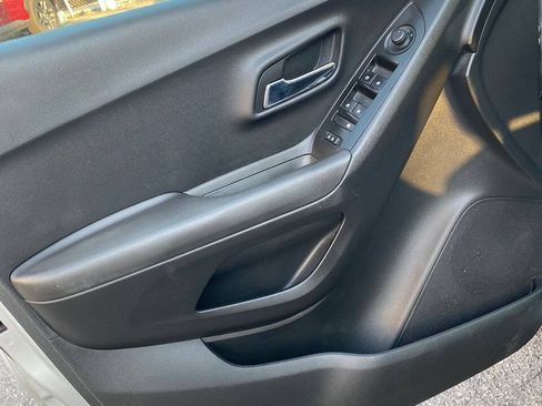 Used 2019 Chevrolet Trax LT w/ LT Convenience Package FWD image 20