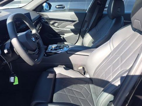 Used 2025 BMW 530i xDrive image 5