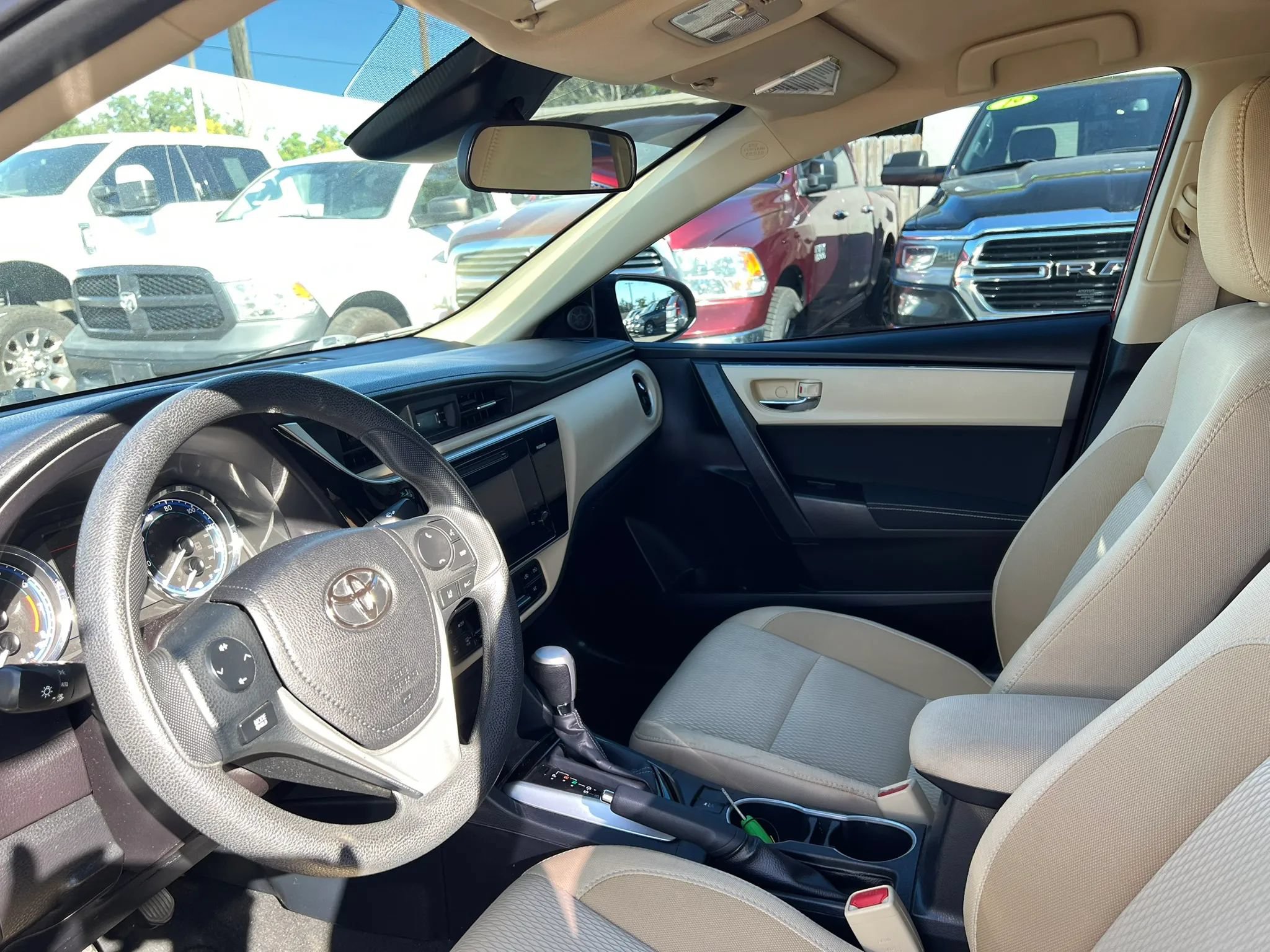 Used 2017 Toyota Corolla LE FWD image 8
