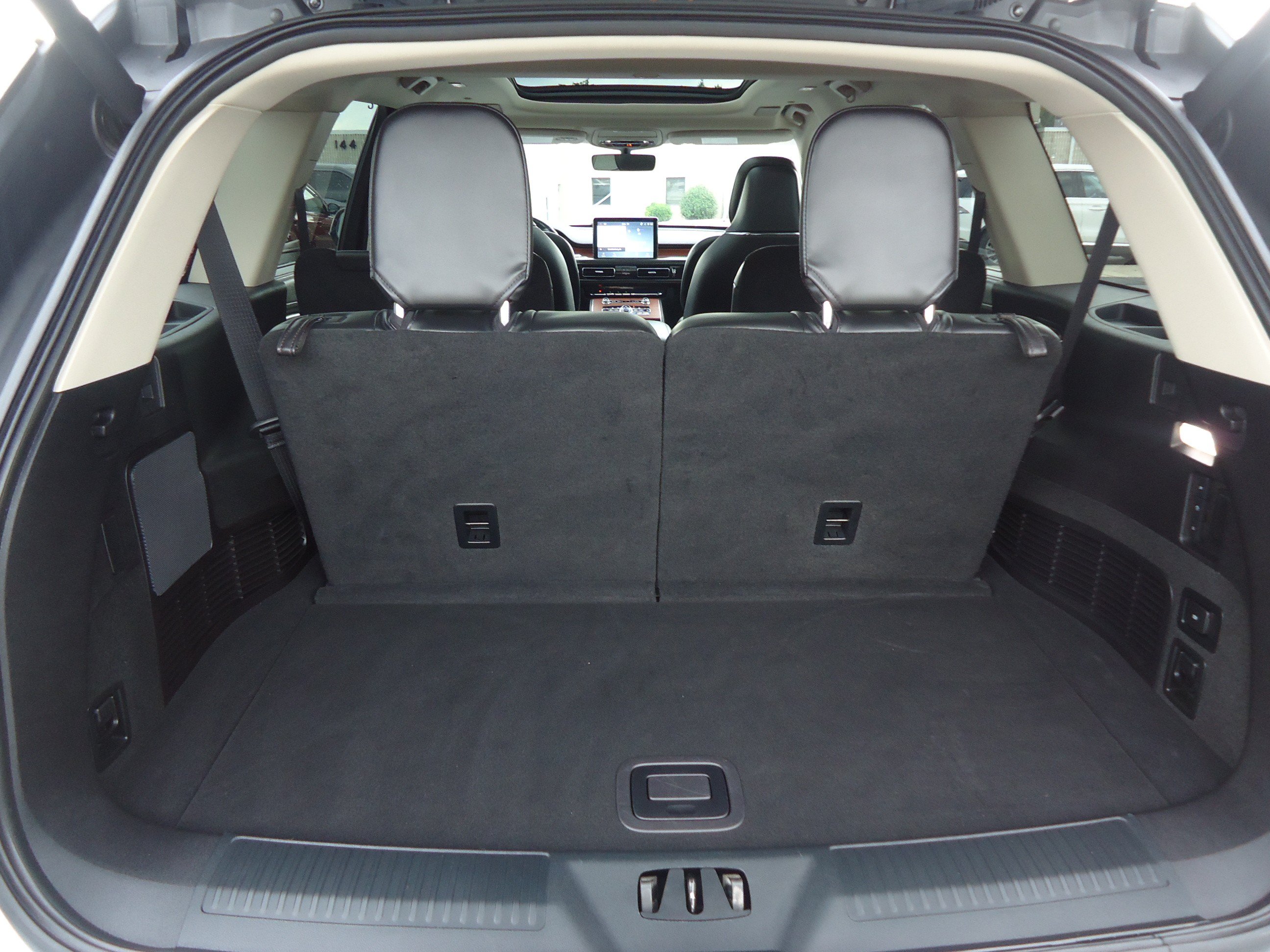 Used 2021 Lincoln Aviator Grand Touring w/ Equipment Group 302A AWD/4WD image 33