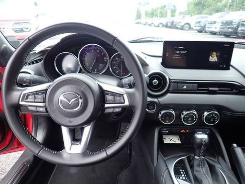 Used 2025 MAZDA MX-5 Miata RF Grand Touring RWD image 17