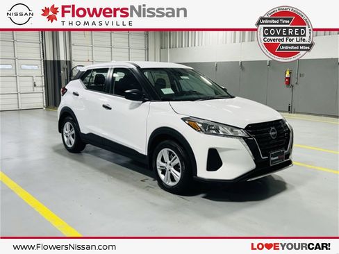 New 2025 Nissan Kicks Play S image 1