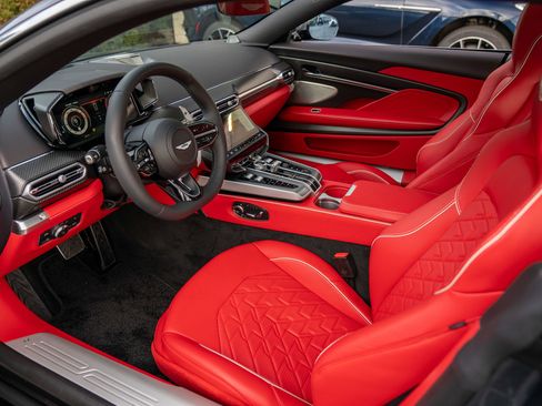 Used 2025 Aston Martin Vanquish image 12