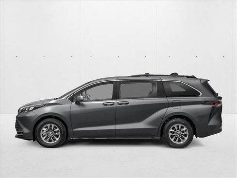 New 2026 Toyota Sienna LE FWD image 3