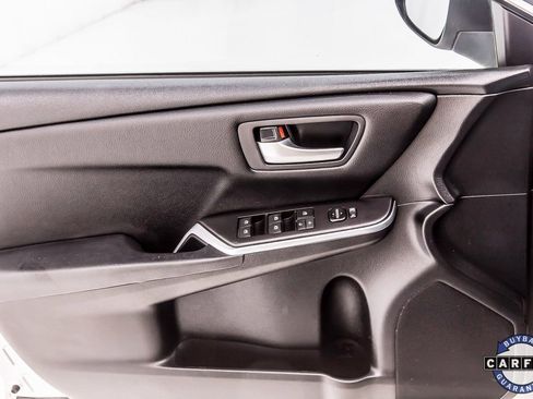 Used 2017 Toyota Camry LE image 26