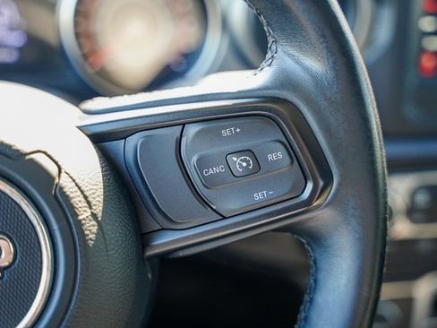 Used 2022 Jeep Gladiator Willys image 12