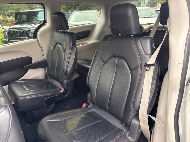 Used 2018 Chrysler Pacifica Touring-L FWD image 14