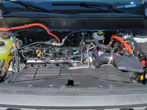 Used 2025 Ford Maverick XL w/ Equipment Group 101A image 31