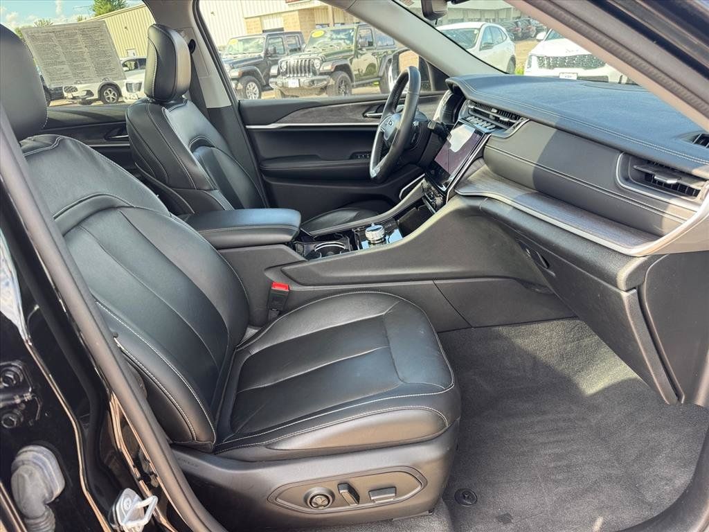 Used 2022 Jeep Grand Cherokee L Limited AWD/4WD image 8