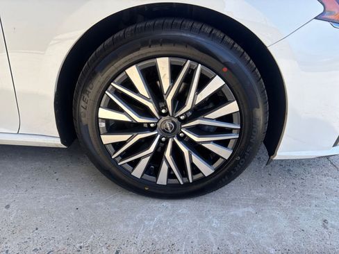 Used 2025 Nissan Altima 2.5 SV FWD image 29