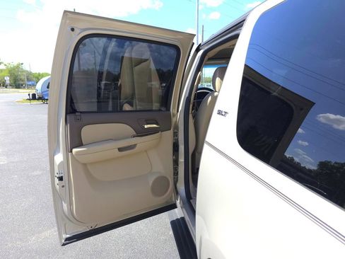 Used 2007 GMC Yukon XL SLT w/ SLT Preferred Equipment Group image 10