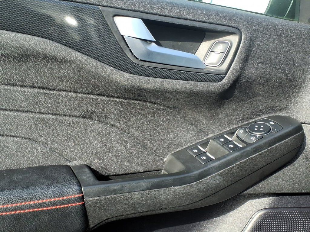 Used 2024 Ford Escape ST-Line w/ Tech Pack #1 AWD/4WD image 14