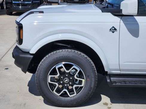 New 2025 Ford Bronco Outer Banks image 9