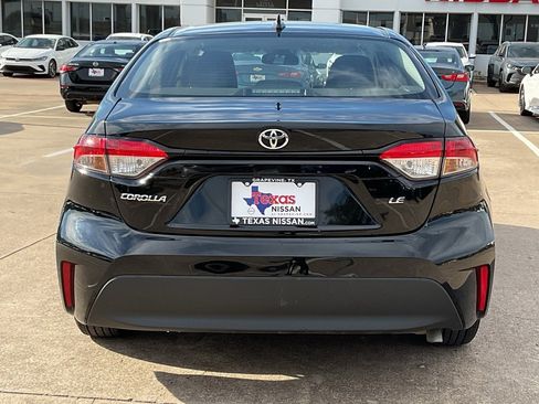 Used 2025 Toyota Corolla LE image 6