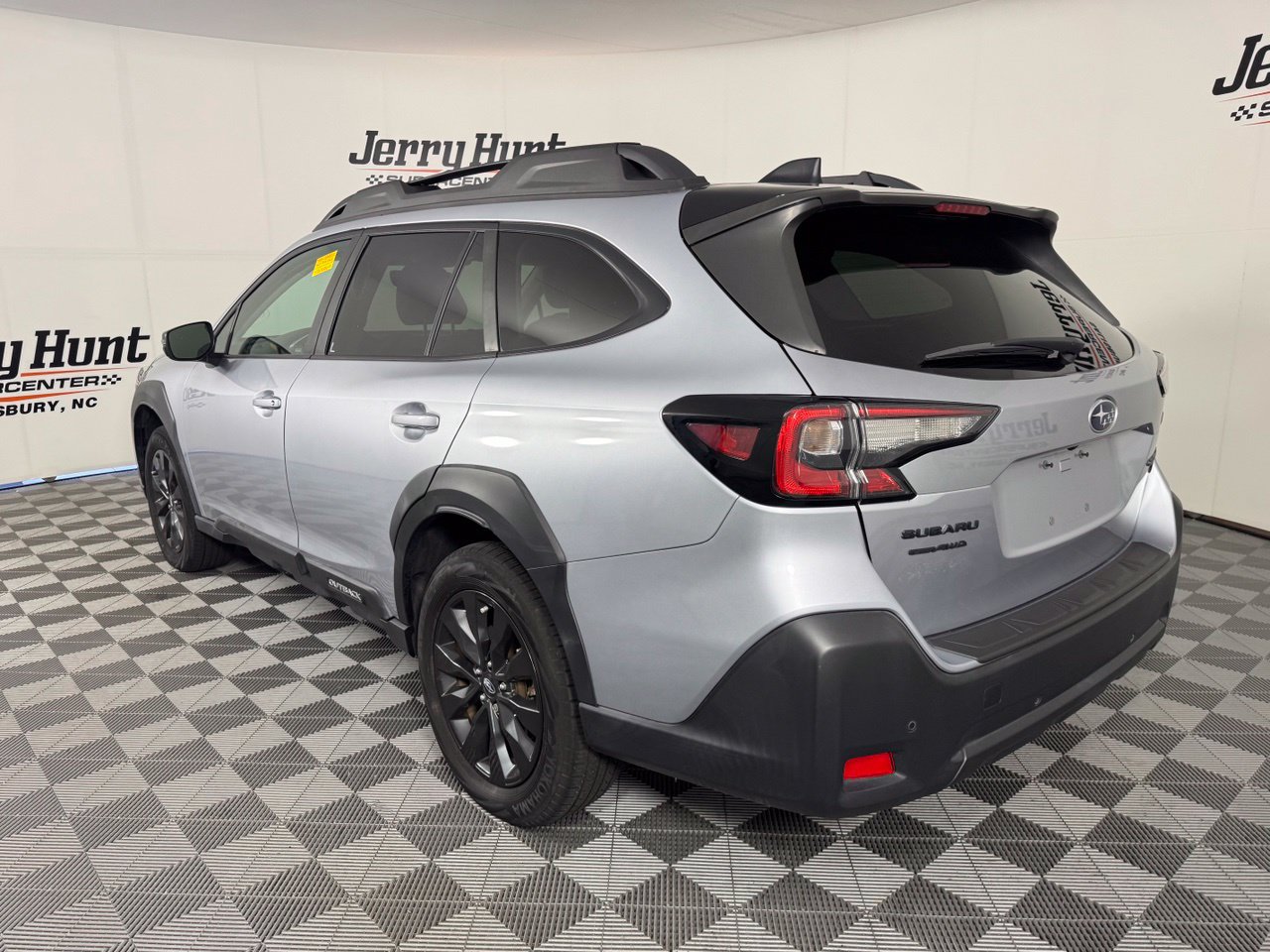 Used 2024 Subaru Outback Onyx Edition XT AWD/4WD image 9