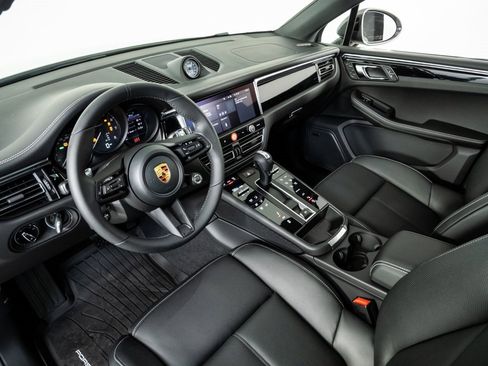 New 2026 Porsche Macan Turbo image 4