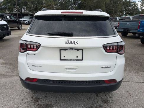 Used 2025 Jeep Compass Latitude AWD/4WD image 5