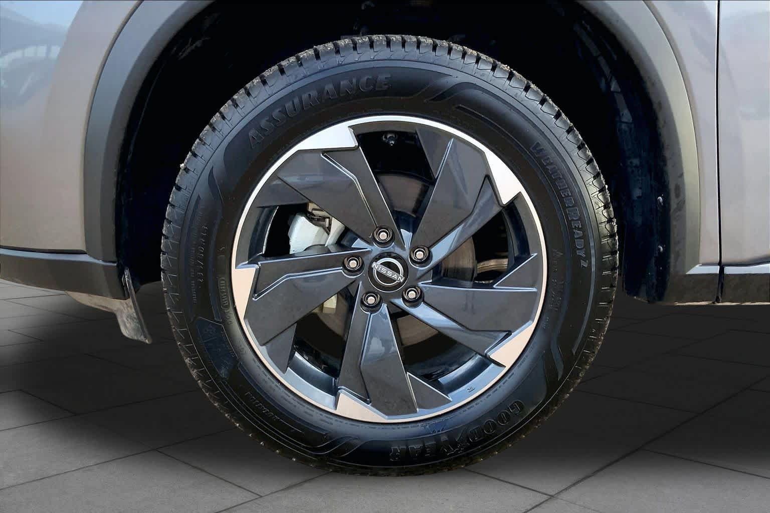 Used 2024 Nissan Rogue SV AWD/4WD image 10