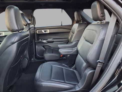 Used 2020 Ford Explorer XLT w/ Equipment Group 202A image 24