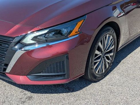 Used 2025 Nissan Altima 2.5 SV image 9