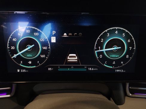 Used 2025 Hyundai Elantra SEL FWD image 23