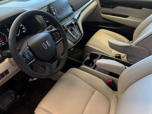 New 2026 Honda Odyssey Touring image 9