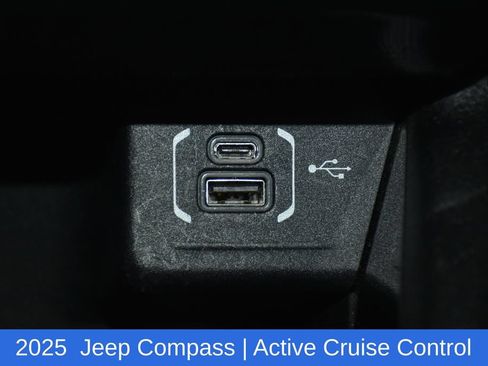 Used 2025 Jeep Compass Trailhawk AWD/4WD image 21
