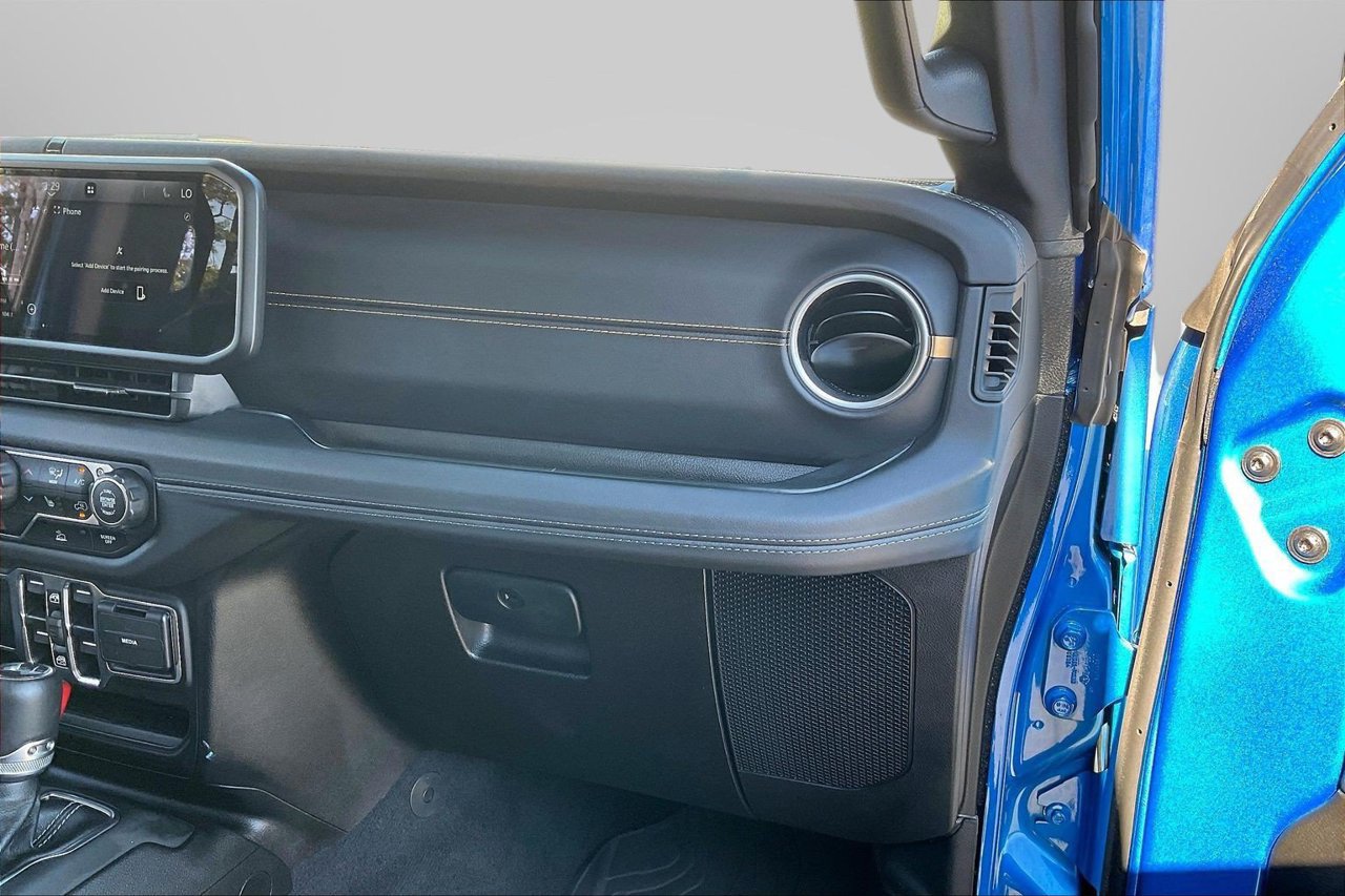 Certified 2025 Jeep Wrangler Unlimited Sahara AWD/4WD image 19