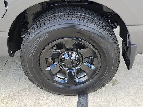 Used 2023 Nissan Titan S w/ S Utility Package image 8