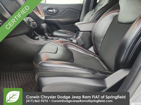 Used 2019 Jeep Cherokee Trailhawk w/ Comfort/Convenience Group image 20