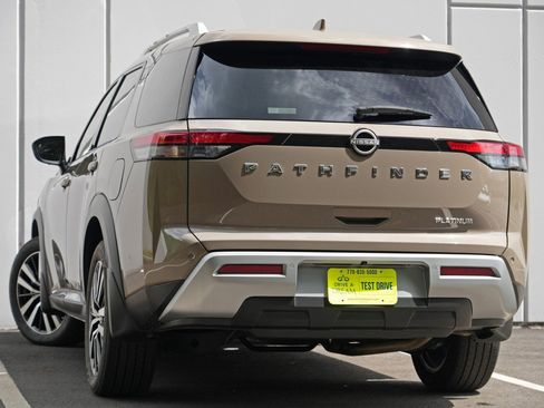 Used 2024 Nissan Pathfinder Platinum FWD image 6