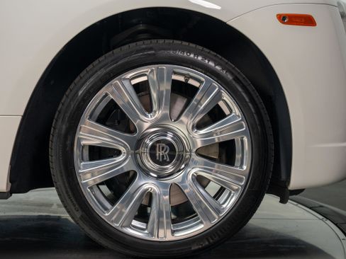 Used 2017 Rolls-Royce Dawn RWD image 61