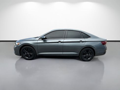 Used 2024 Volkswagen Jetta SE FWD image 6