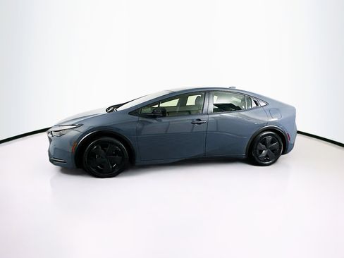 Used 2025 Toyota Prius LE image 4