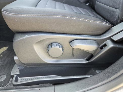 Used 2024 Ford Edge SE image 20