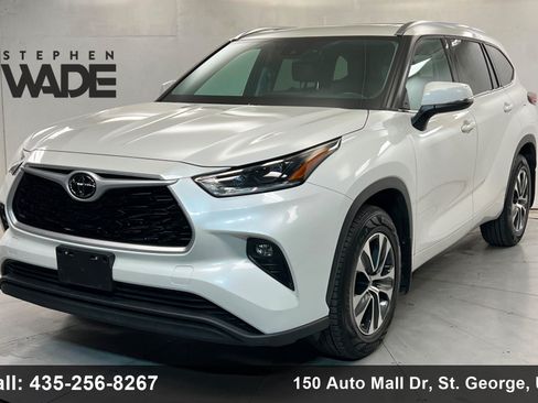 Used 2021 Toyota Highlander XLE AWD/4WD image 1