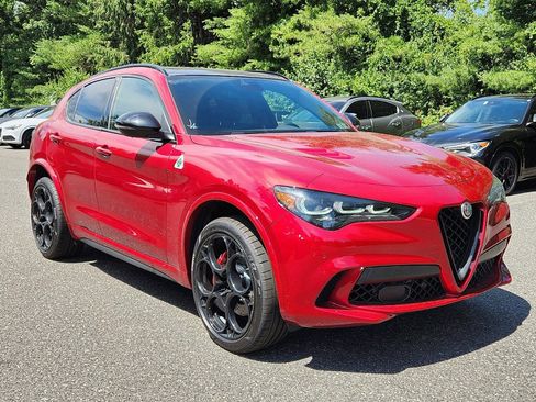 New 2024 Alfa Romeo Stelvio Quadrifoglio image 2