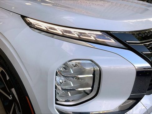 Used 2024 Mitsubishi Outlander SE FWD image 25