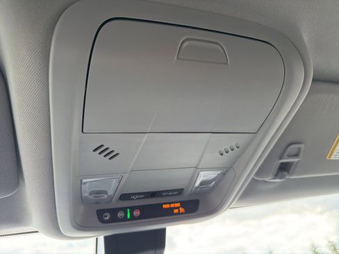 Used 2023 Chevrolet Equinox LT image 19