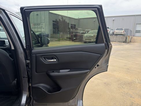 Used 2024 Nissan Rogue SV FWD image 17