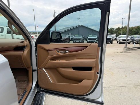 Used 2016 Cadillac Escalade Platinum AWD/4WD image 53