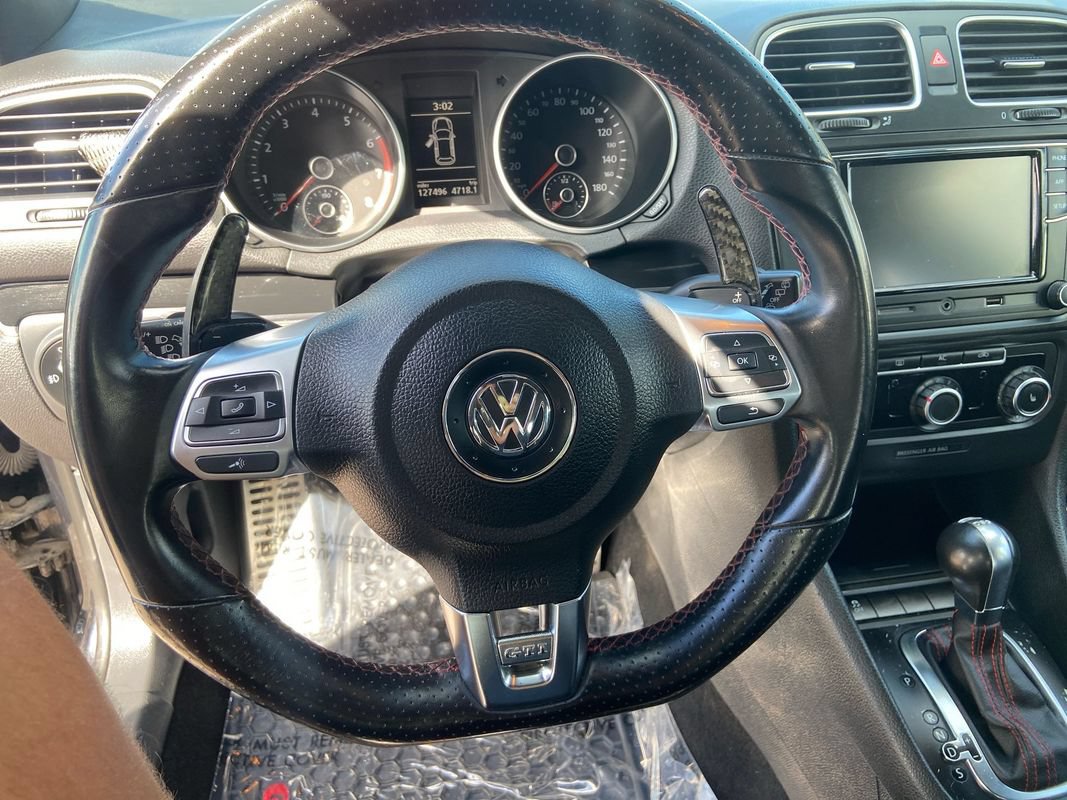 Used 2011 Volkswagen Golf 4-Door FWD image 19