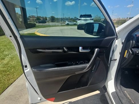Used 2015 Kia Sorento LX FWD image 11