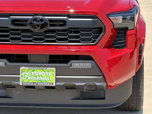 Used 2025 Toyota Tacoma TRD Sport AWD/4WD image 8
