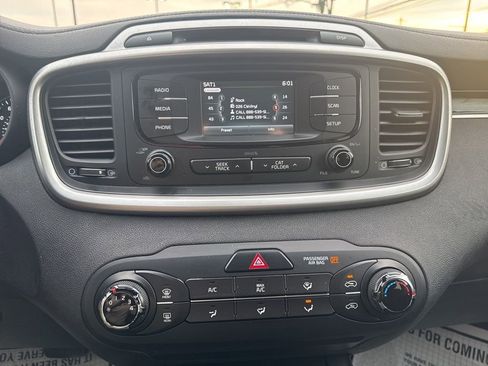 Used 2016 Kia Sorento LX image 15