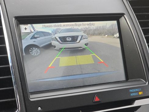 Used 2018 Ford Taurus SHO image 17