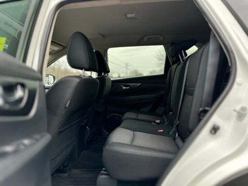 Used 2017 Nissan Rogue SV AWD/4WD image 19