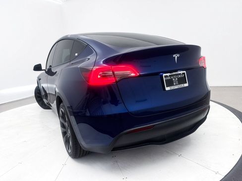 Used 2021 Tesla Model Y Long Range AWD/4WD image 24